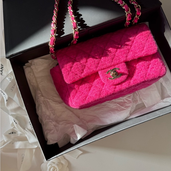 CHANEL Pre-Owned 2022 Mini Classic Tweed Double Flap Shoulder Bag — Full Set - Picture 4 of 11